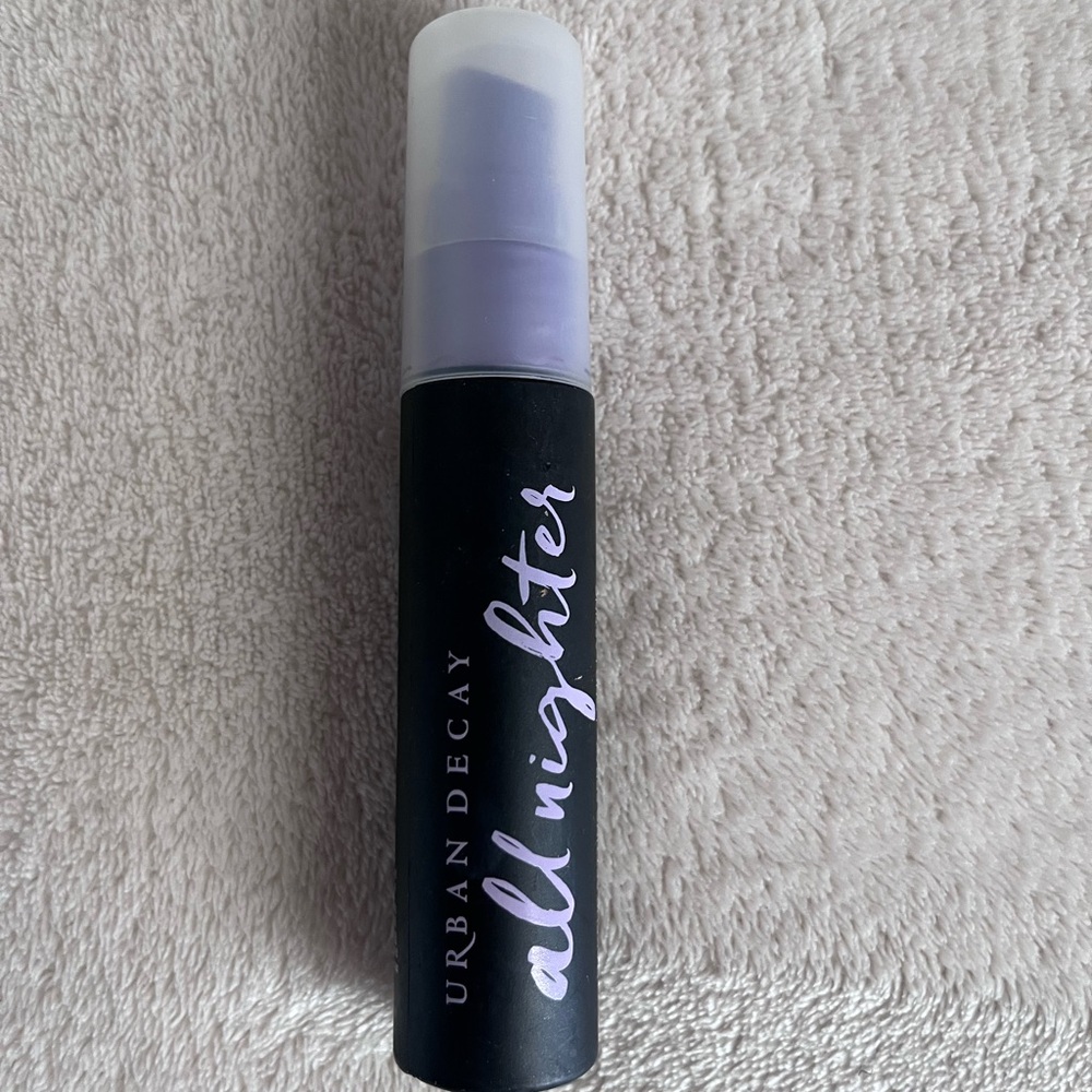 Urban Decay All Nighter Setting Spray - Black and Purple